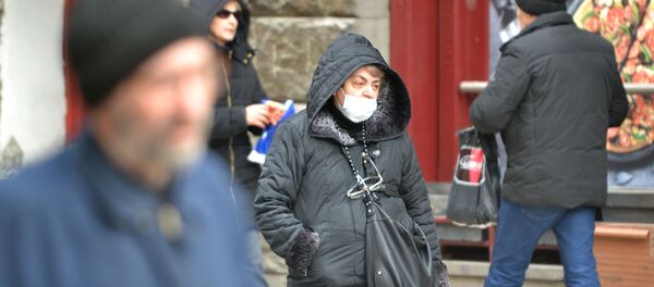 Вирус не пройдет - жители столицы Грузии одели маски, предохраняясь от заболевания. В городе бушует грипп - Sputnik Грузия
