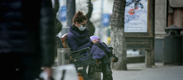 Вирус не пройдет - жители столицы Грузии одели маски, предохраняясь от заболевания. В городе бушует грипп - Sputnik Грузия