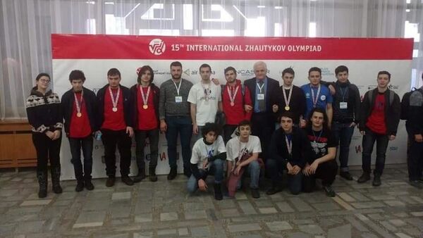 Школьники из Грузии завоевавшие медали на международной олимпиаде по информатике, физике и математики - Sputnik Грузия