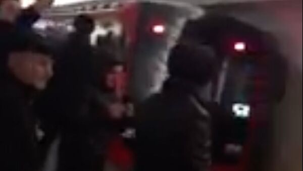 В столице Грузии в метро чуть не столкнулись два поезда - видео очевидца - Sputnik Грузия