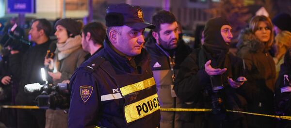 Взрыв газа в жилом доме в районе Диди Дигоми. Полиция оцепила территорию у здания, где произошла трагедия - Sputnik Грузия