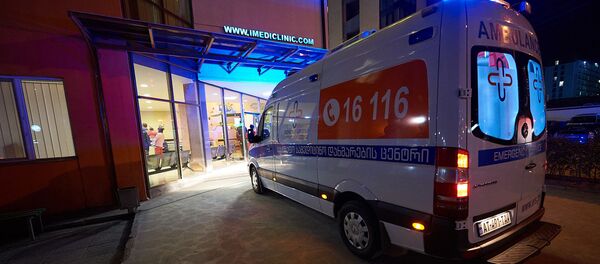 Машина скорой помощи у больницы Машина скорой помощи у больницы - Sputnik Грузия