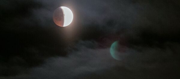 Луна во время затмения над Петрозаводском Луна во время затмения над Петрозаводском - Sputnik საქართველო