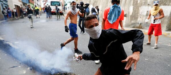 კარაკასში დღემდე ხდება შეტაკებები მომიტინგეებსა და სამართალდამცავებს შორის - Sputnik საქართველო