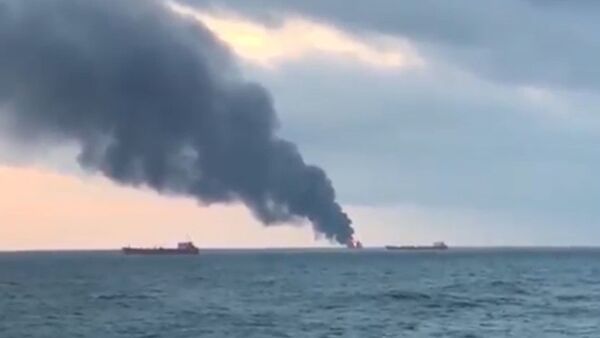 Пожар в Черном море - видео горящих танкеров - Sputnik Грузия