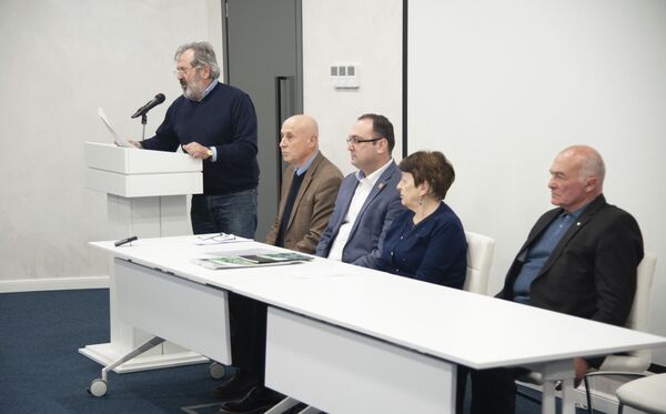 В честь олимпийского чемпиона из Грузии назвали вершину Кавказского Хребта В честь олимпийского чемпиона из Грузии назвали вершину Кавказского Хребта - Sputnik Грузия