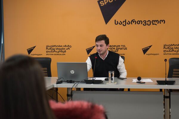 Молодой журналист Шота Нозадзе рассказал об особенностях постоянной рубрики на сайте Sputnik Грузия  Журналист меняет профессию - Sputnik Грузия