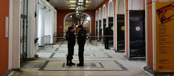 Обстановка у входа в Инженерный корпус Третьяковской галереи - Sputnik Грузия