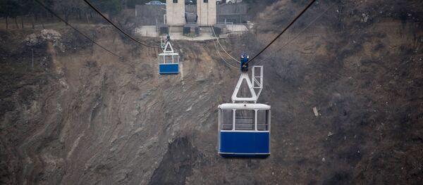 Канатная дорога от высотного здания Тбилисского государственного университета имени И. Джавахишвили до столичного района Багеби - Sputnik Грузия