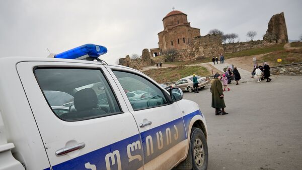 Полиция дежурит у храма Джвари - Sputnik Грузия