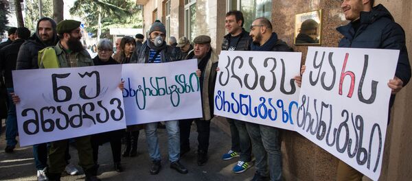„სამოქალაქო მოძრაობის“ საპროტესტო აქცია „ყაზტრანსგაზის“ ოფისთან „სამოქალაქო მოძრაობის“ საპროტესტო აქცია „ყაზტრანსგაზის“ ოფისთან - Sputnik საქართველო