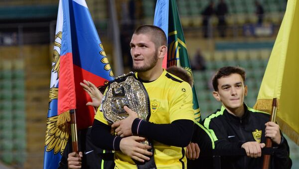 Чемпион абсолютного бойцовского чемпионата (UFC) в легком весе россиянин Хабиб Нурмагомедов - Sputnik Грузия
