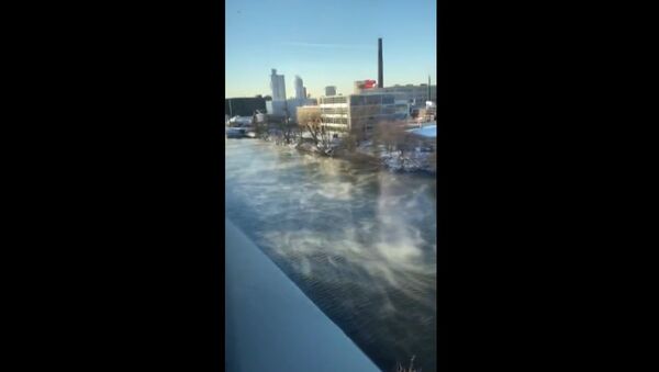 ჩიკაგოში მდინარეს ყინვისგან „ბოლი ასდის“ - თვითმხილველის ვიდეო - Sputnik საქართველო