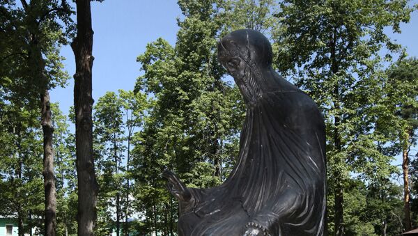 Памятник основателю обители преподобному Савве, установленный на территории Саввино-Сторожевского монастыря - Sputnik Грузия