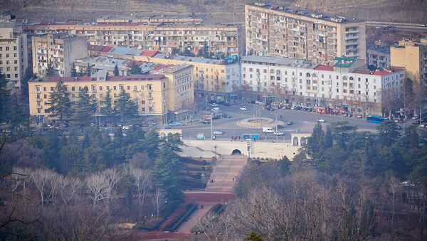 Вид на район Ваке в центре Тбилиси. Вход в городской парк - Sputnik Грузия