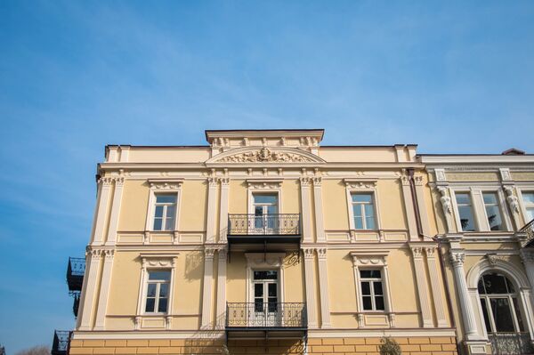 Первый бал бабушки, камеры КГБ и цветочники – тайны старого Тбилиси - Sputnik Грузия