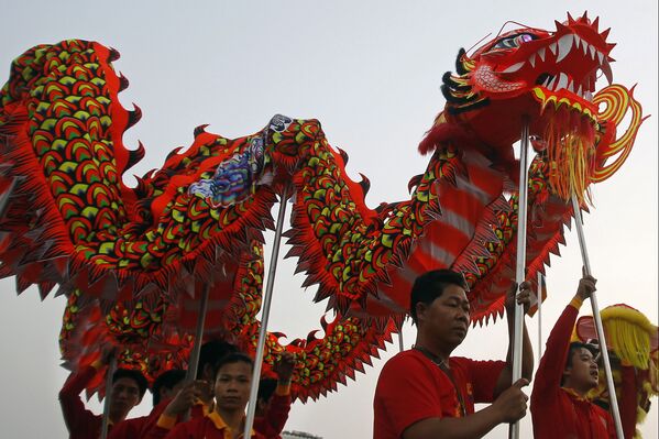 ტრადიციული დრაკონის ცეკვა ჩინური ახალი წლის აღნიშვნისას კამბოჯაში - Sputnik საქართველო