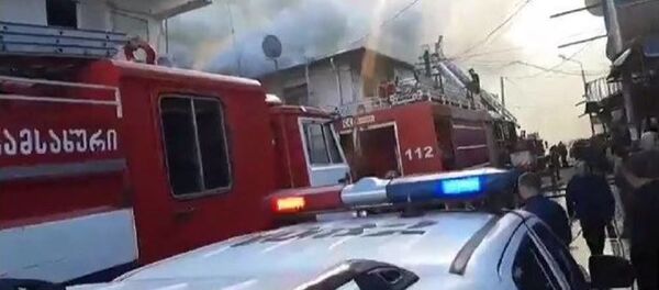 ბათუმის ცენტრში საცხოვრებელ კორპუსში გაჩენილ ცეცხლს 60 მეხანძრე აქრობდა ბათუმის ცენტრში საცხოვრებელ კორპუსში გაჩენილ ცეცხლს 60 მეხანძრე აქრობდა - Sputnik საქართველო