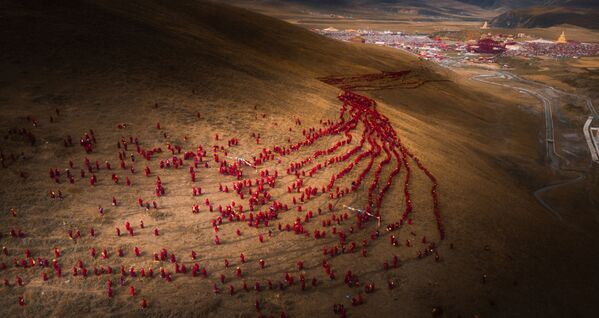 Снимок A Red River of Faith китайского фотографа Lifeng Chen из категории Culture (Open), вошедший в шорт-лист фотоконкурса 2019 Sony World Photography Awards - Sputnik Грузия