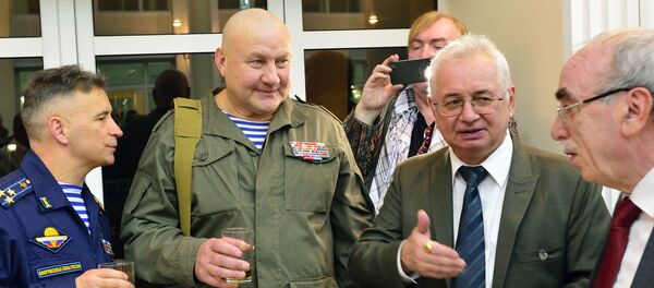 Посол РФ в Афганистане Александр Мантыцкий с российскими ветеранами в Кабуле. Полковник Владимир Ерсак (слева). - Sputnik Грузия
