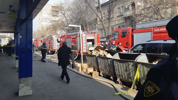Пожар на складе одежды секонд-хенд в столице Грузии - Sputnik Грузия