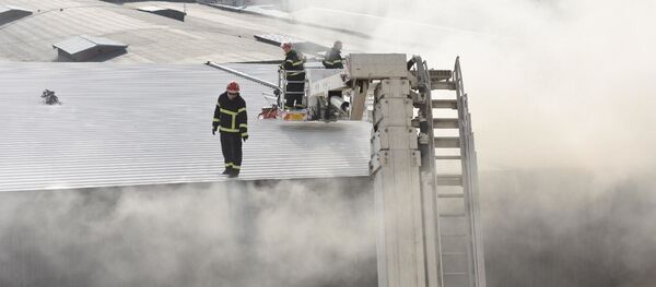 Пожар на складе одежды секонд-хенд в столице Грузии - Sputnik Грузия