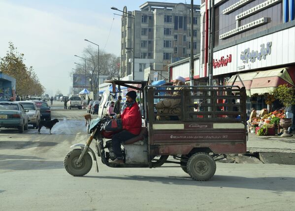 Городской общественный транспорт в столице Афганистана развит недостаточно. Для перевозки пассажиров в Кабуле и на междугородних маршрутах (в соседние города Газни, Кандагар, Герат, Мазари-Шариф) используются самые замысловатые транспортные средства - Sputnik Грузия