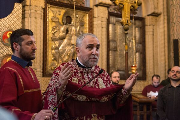 В православных церквях Грузии 15 февраля отмечали Сретение Господне - Sputnik Грузия