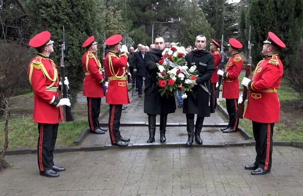 Вместе с ветеранами память погибших почтили представители минобороны Грузии и Государственной службой по делам ветеранов - Sputnik Грузия