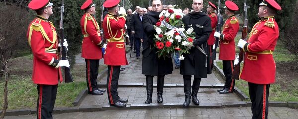 Церемония возложения венков к мемориалу воинам-интернационалистам из Грузии, погибшим в Афганистане - Sputnik Грузия