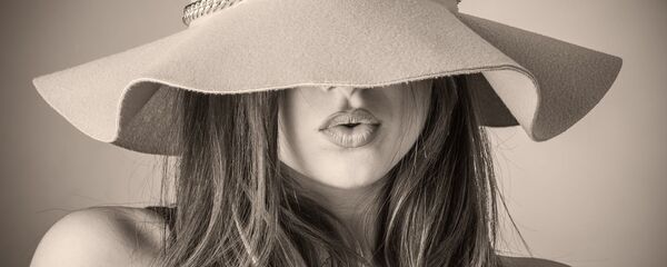 ქალი შლაპით ქალი შლაპით - Sputnik საქართველო