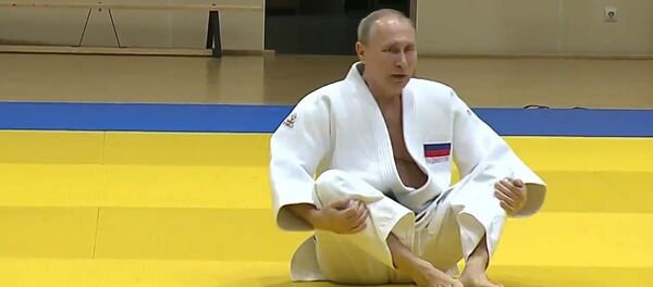 Как Путин провел часовую тренировку на татами - Sputnik Грузия