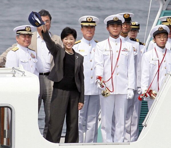Первая женщина-министр обороны Японии Юрико Коикэ на военно-морской базе в Йокосуке - Sputnik Грузия