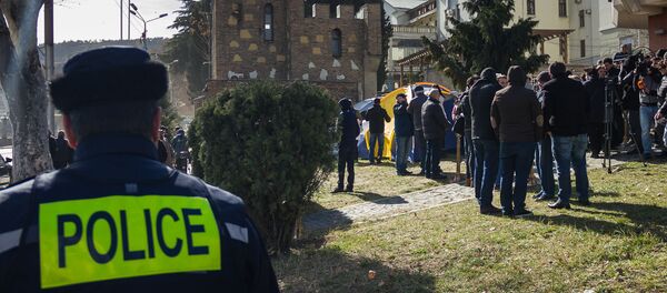 საქართველოს საპატრიარქოსთან უკვე მესამე კვირაა დეკანოზი გიორგი მამალაძის მხარდამჭერი აქცია მიმდინარეობს - Sputnik საქართველო