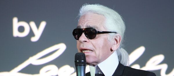 Модельер Карл Лагерфельд отвечает на вопросы журналистов во время пресс-конференции, посвященной выходу нового календаря Pirelli - Sputnik Грузия