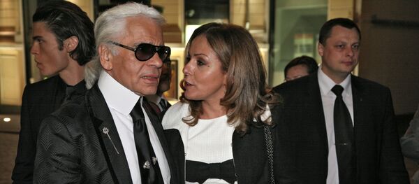 Карл Лагерфельд и Сати Спивакова на Кузнецком мосту у нового бутика СHANEL - Sputnik Грузия