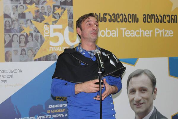 Сельский учитель из Грузии может стать миллионером: на что потратит деньги любимец детей Сельский учитель из Грузии может стать миллионером: на что потратит деньги любимец детей - Sputnik Грузия