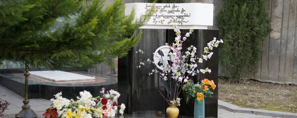 Мтацминдский пантеон писателей и общественных деятелей, могила Звиада Гамсахурдиа - Sputnik Грузия