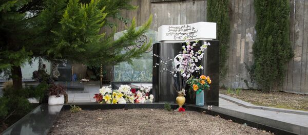 ზვიად გამსახურდიას საფლავი ზვიად გამსახურდიას საფლავი - Sputnik საქართველო