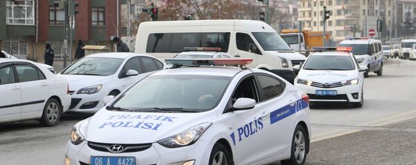 პოლიციის ავტომობილები ანკარის ერთ-ერთ ქუჩაზე პოლიციის ავტომობილები ანკარის ერთ-ერთ ქუჩაზე - Sputnik საქართველო