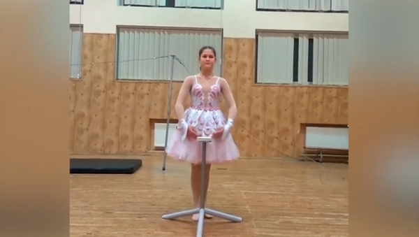 Балерина из Украины подошла к выступлению с юмором и стала звездой Интернета – видео - Sputnik Грузия