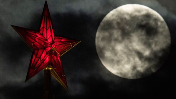 Суперлуние, наблюдаемое в Москве - Sputnik Грузия