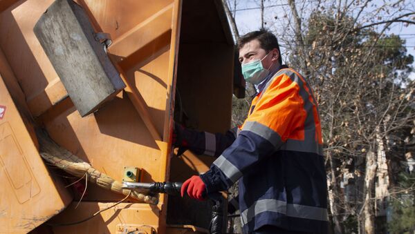 Уборка мусора с улиц в столице Грузии. Из серии Журналист меняет профессию - мусорщик - Sputnik Грузия