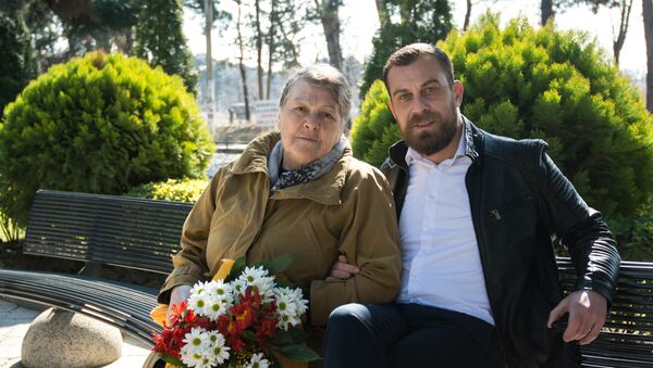 Давид Курдиани с мамой - Sputnik Грузия