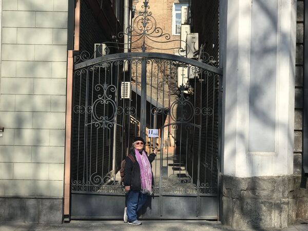 Наблюдаю за настоящей жизнью грузин - о чем плачет американка в Грузии - Sputnik Грузия