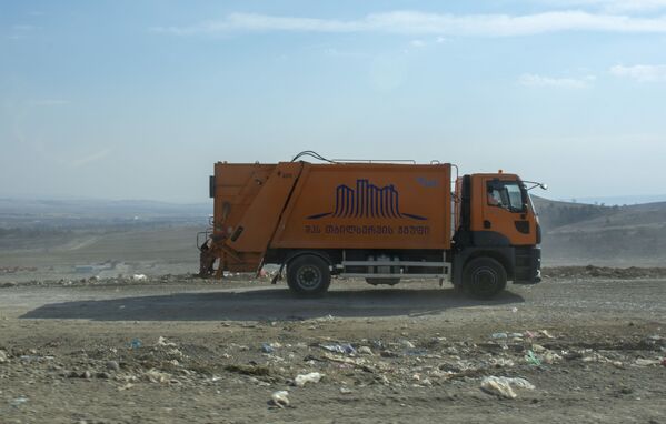 Загрязненные вода и воздух, болезни, развивающиеся на этой почве – все это результат отсутствия налаженной системы по уборке и утилизации мусора в Грузии. В масштабах страны сегодня функционируют всего две мусорные свалки, соответствующие международным стандартам - Sputnik Грузия