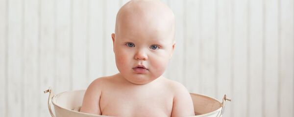 პატარა ბავშვი ვედროში - Sputnik საქართველო