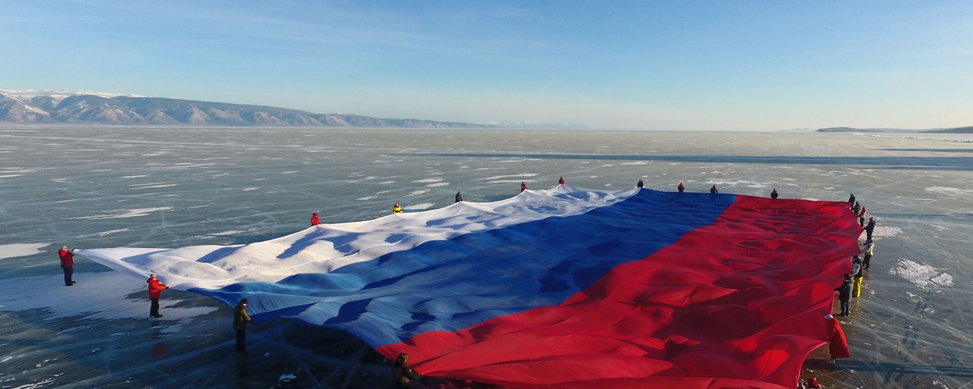 Флаг России развернули на льду Байкала - Sputnik Грузия, 1920, 23.07.2021