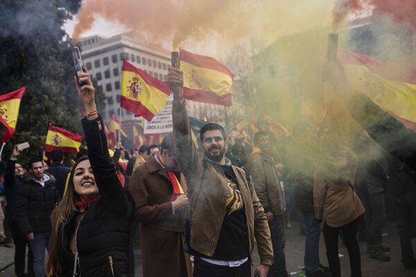 Участники митинга за единство Испании собрались на площади Колумба в Мадриде - Sputnik Грузия