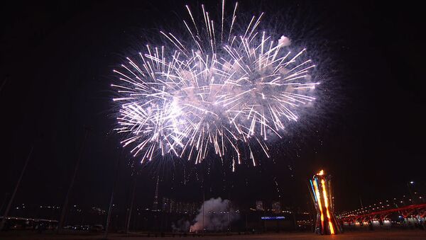 Красочный фейерверк на церемонии открытия Универсиады в Красноярске - Sputnik Грузия